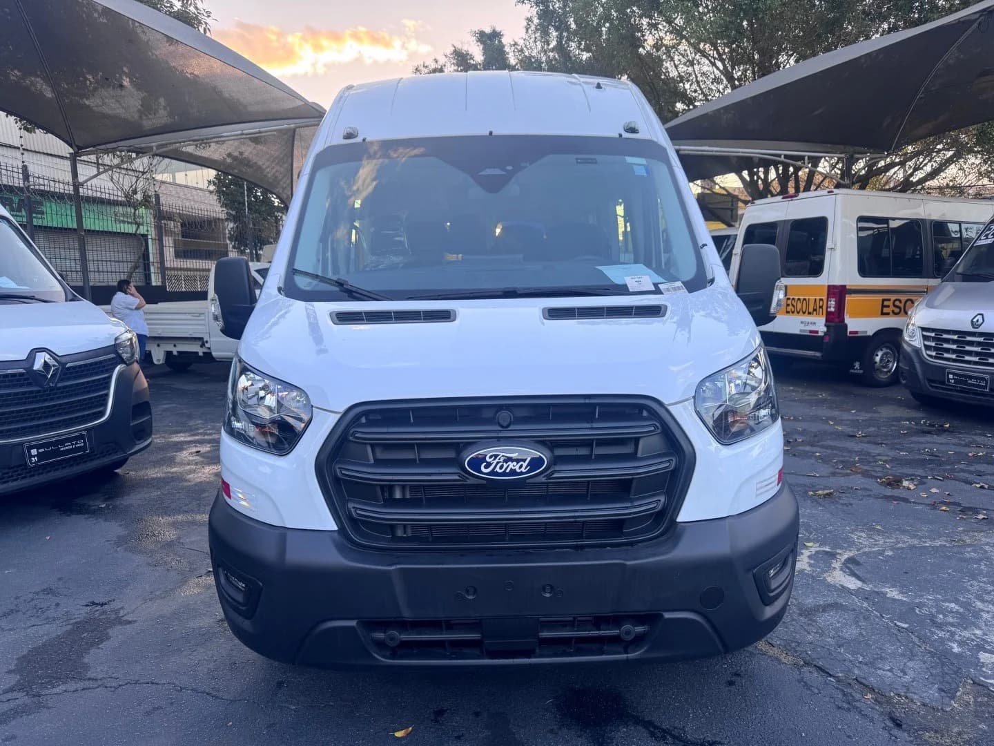 FORD Transit 17+1 lug Acessivel