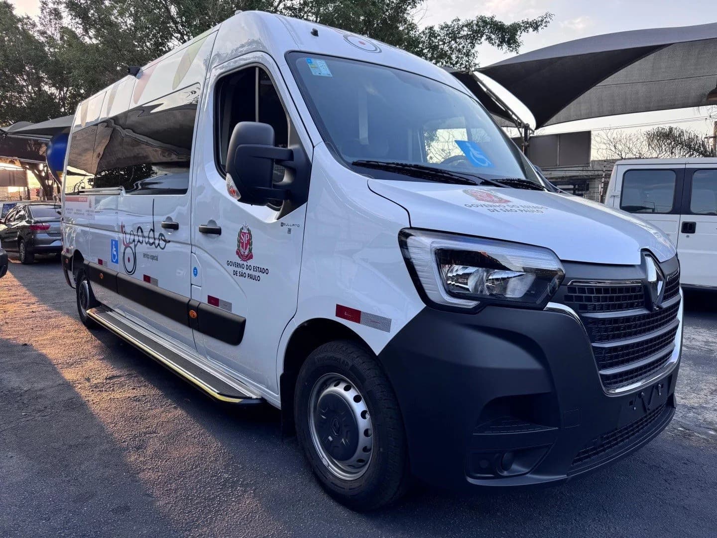 RENAULT MASTER l3h2 PLATAFORMA ACESSÍVEL