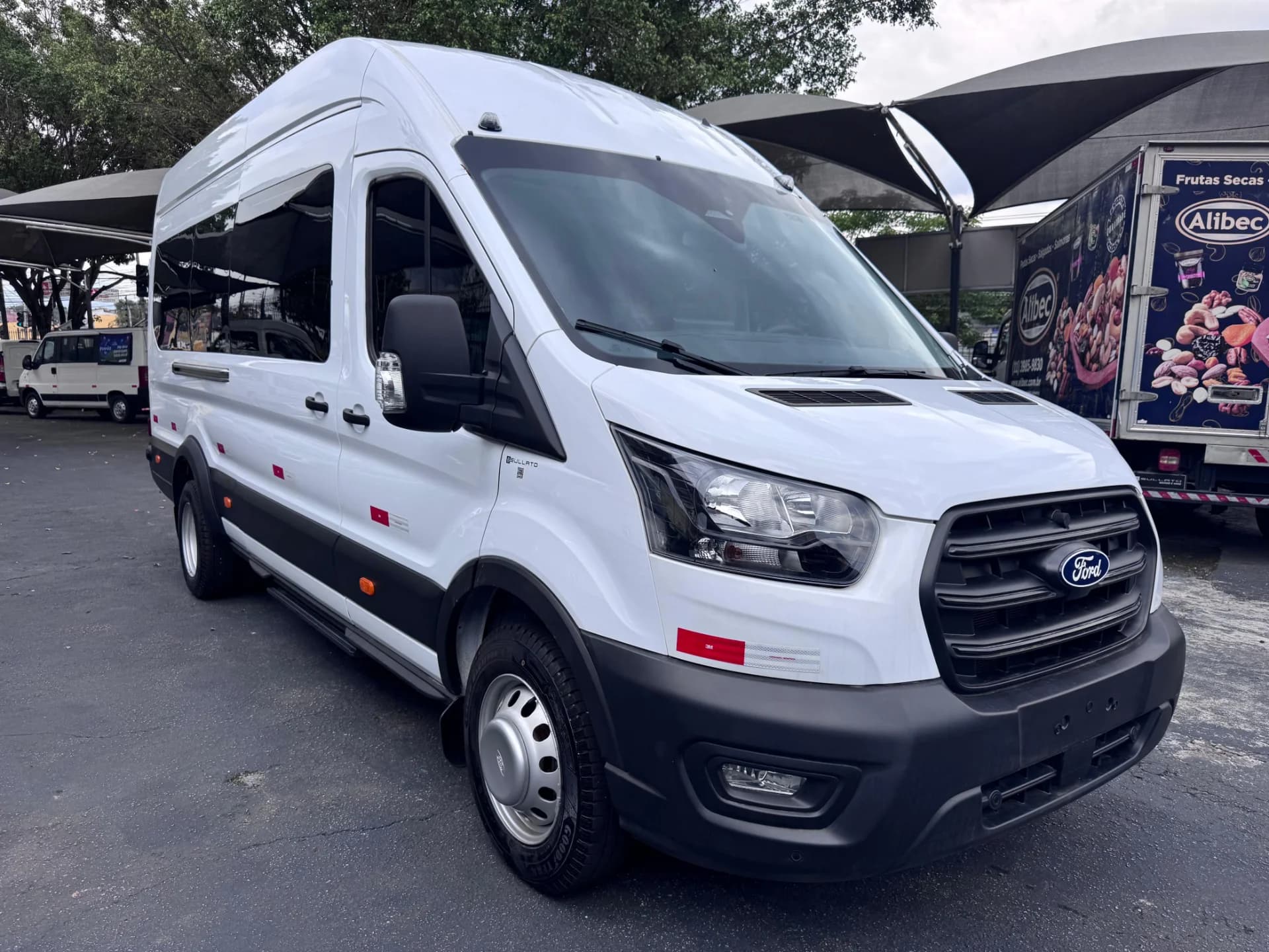 FORD Transit 17+1 lug.